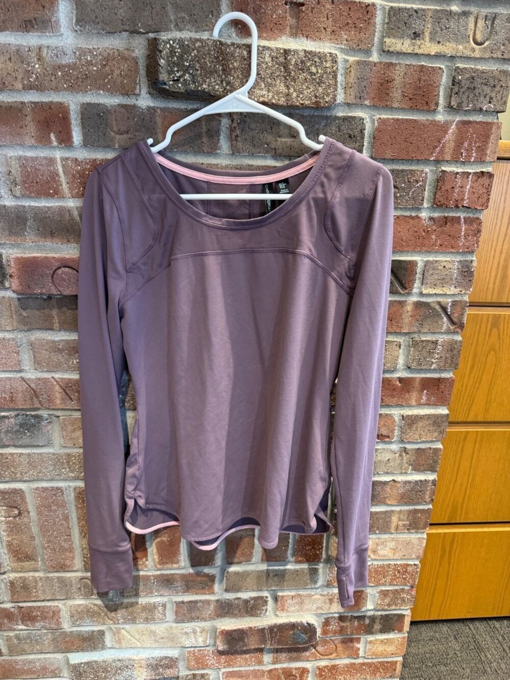 Women's Athletic Shirt/Great Condition/Size Medium